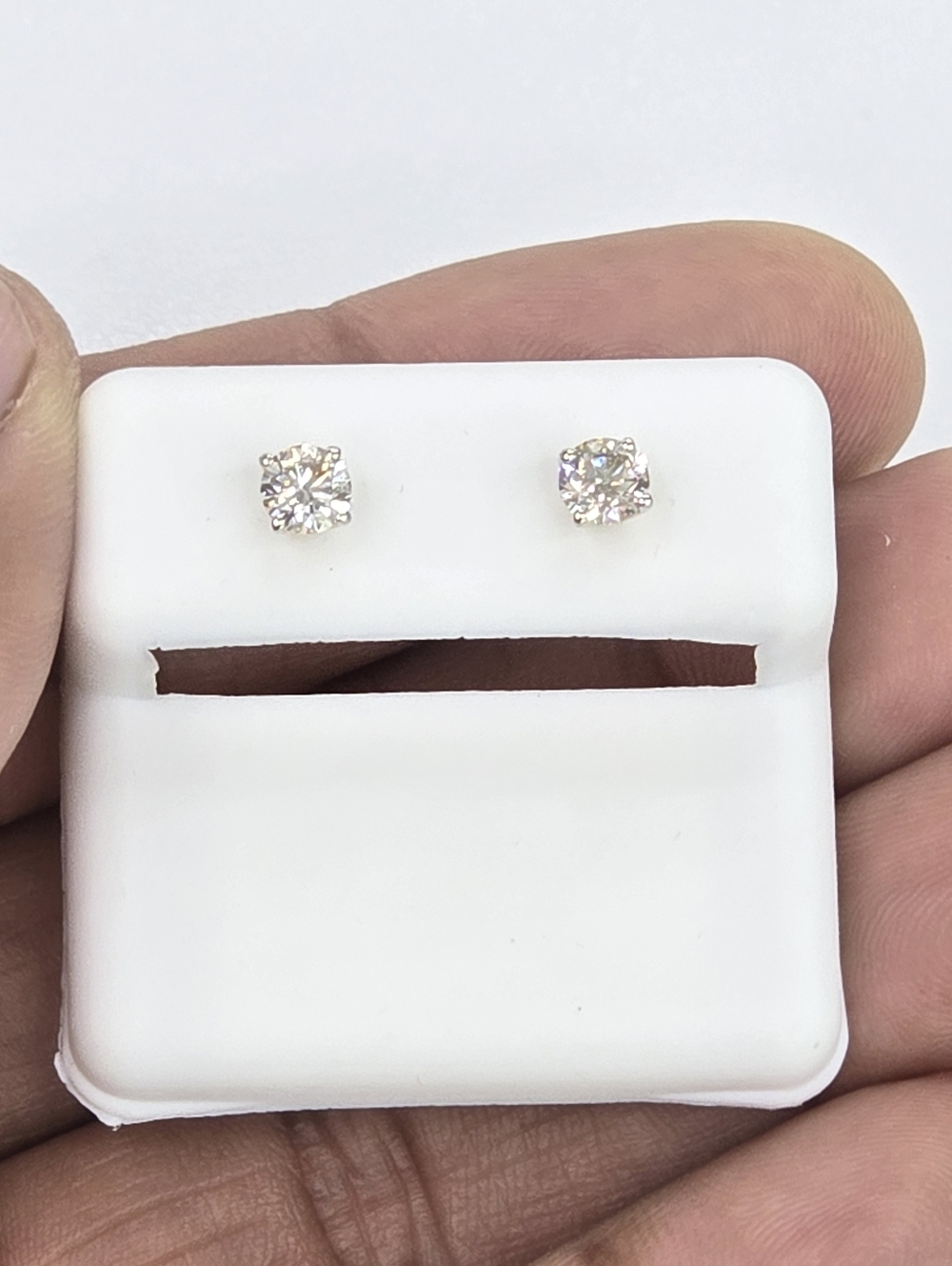 Real Diamond 14kt Gold Round Solitaire Stud Earring